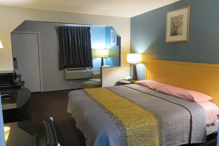 Room 3 of 11