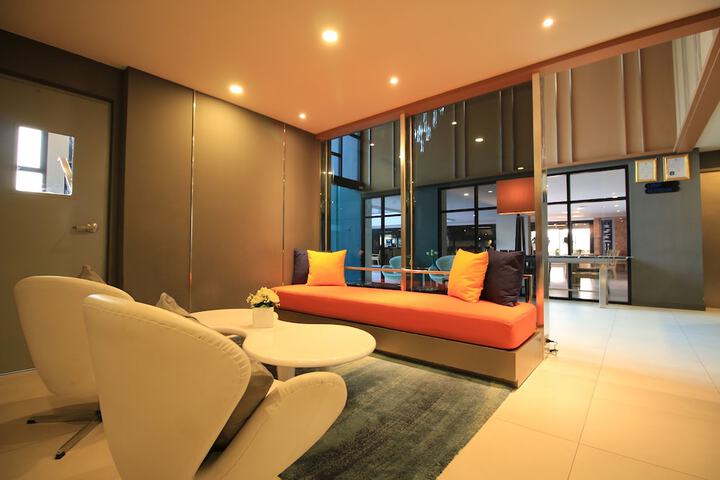 Entrance & Lobby