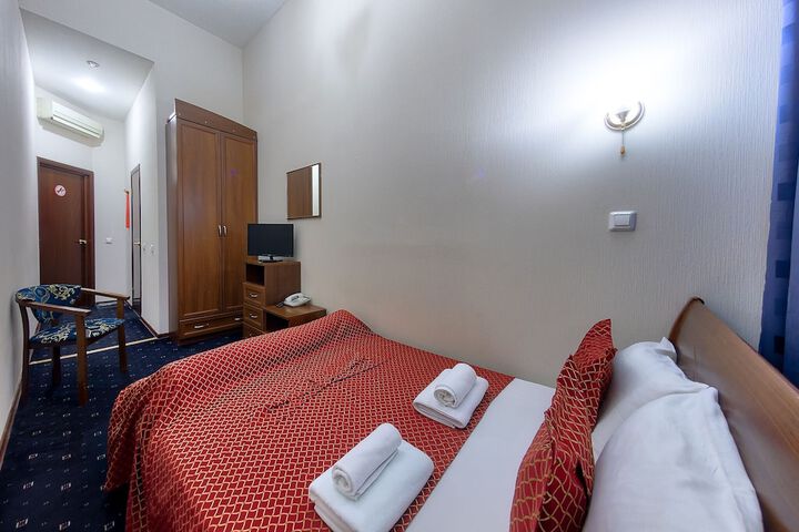Room 19 of 48