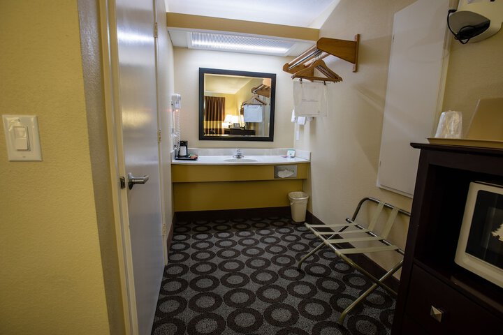 Room 9 of 79