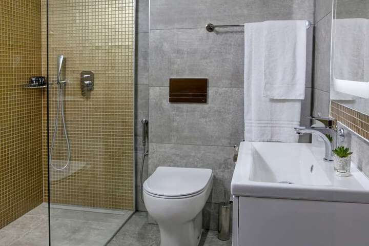 Room 10 of 14