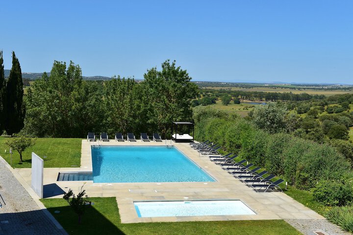 Pool Hotel