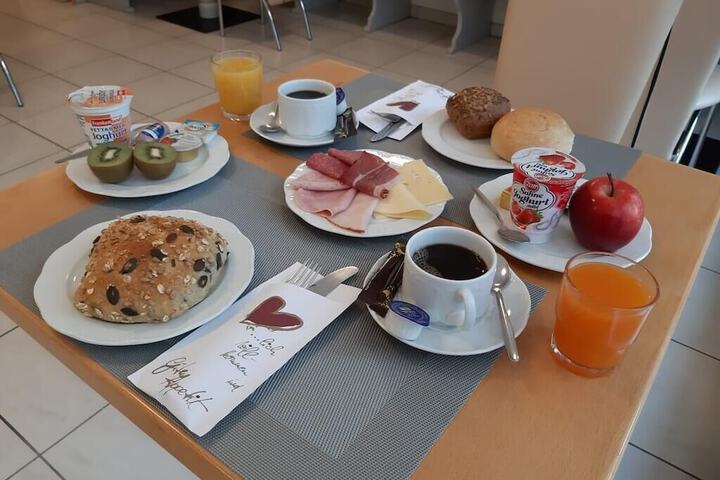 Breakfast/Coffee Service 26 of 31