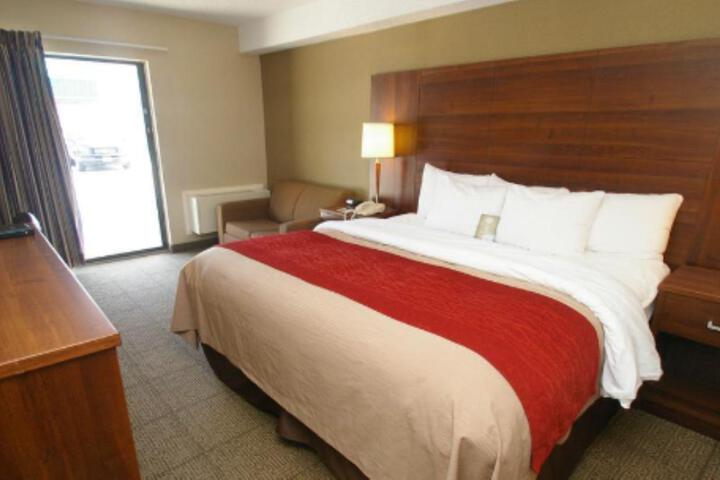 1 King Bed (8 of 21)