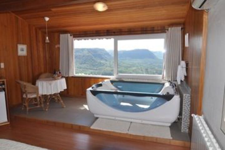 Hot Tub 32 of 40