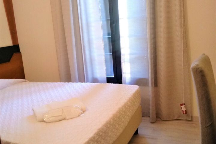 Room 2 of 26
