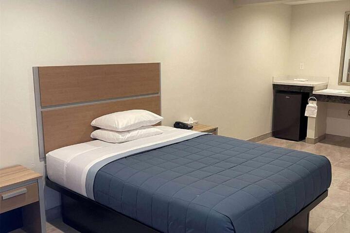 Double Accessible Queen Size Bed