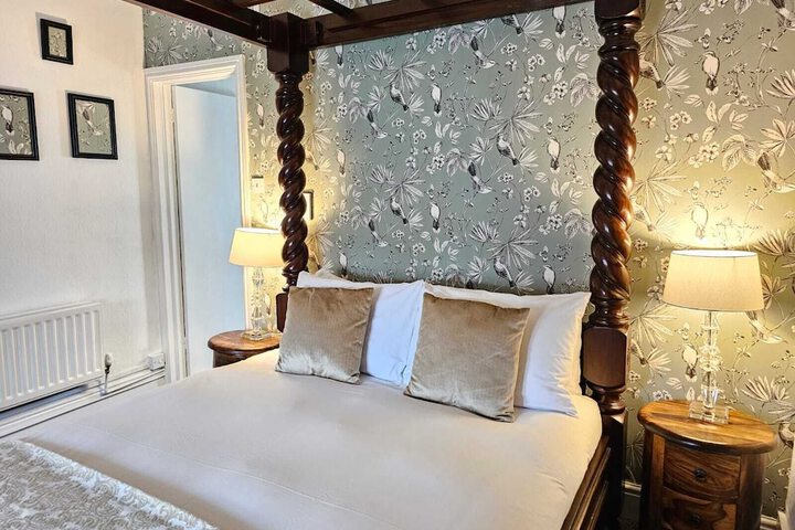 Room 10 of 29