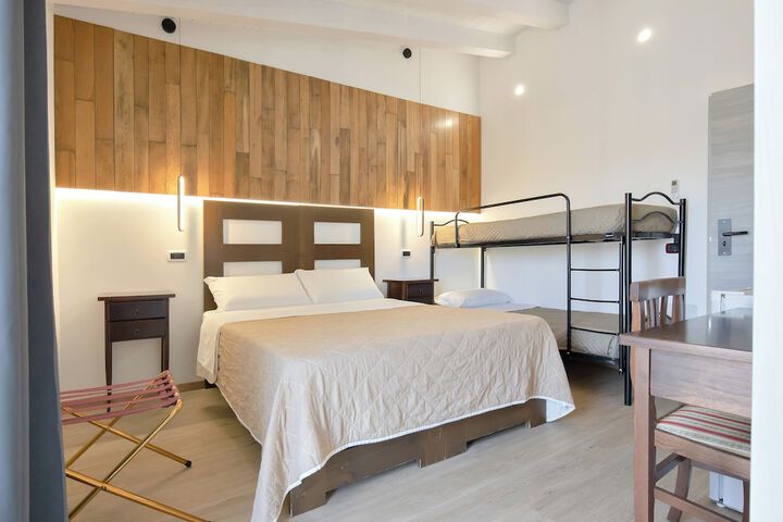 Room 4 of 82