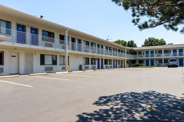 Hotel Entry