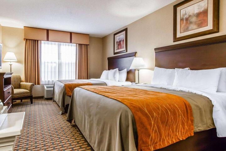 2 Queen Beds (13 of 14)