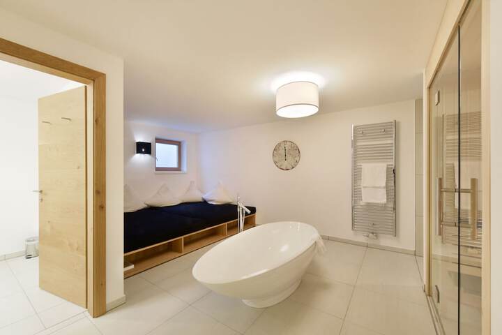 Room 32 of 38
