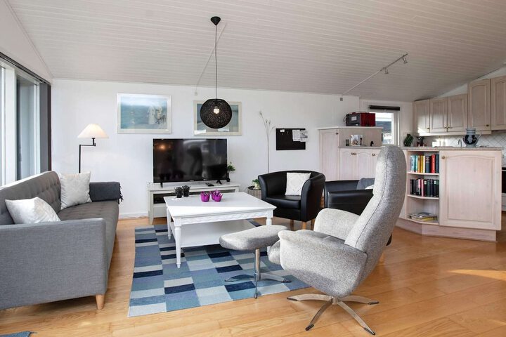 Room 14 of 63