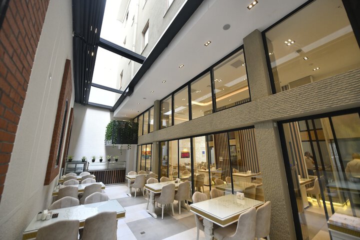 Dining 88 of 102