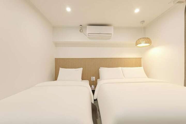 Room 11 of 41