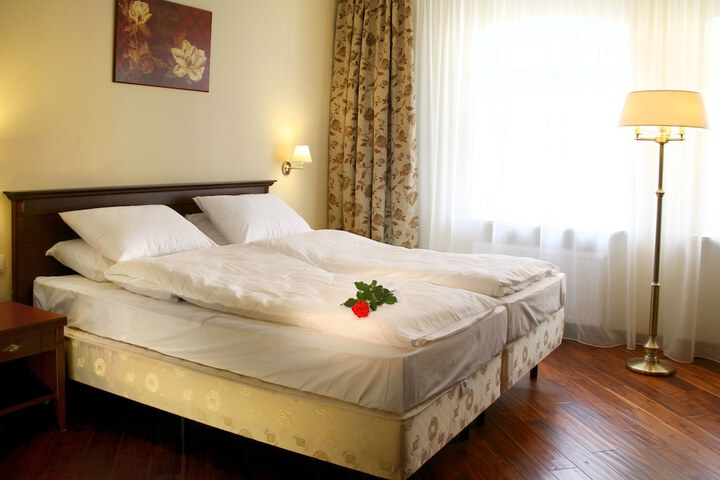 Room 7 of 37