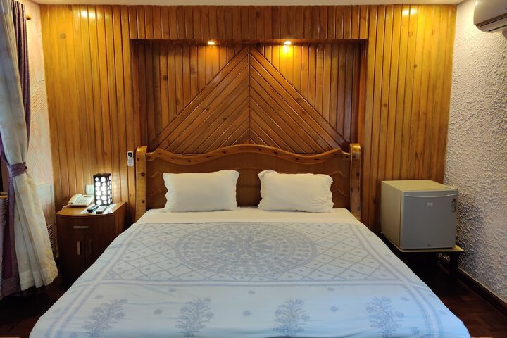 Room 8 of 32
