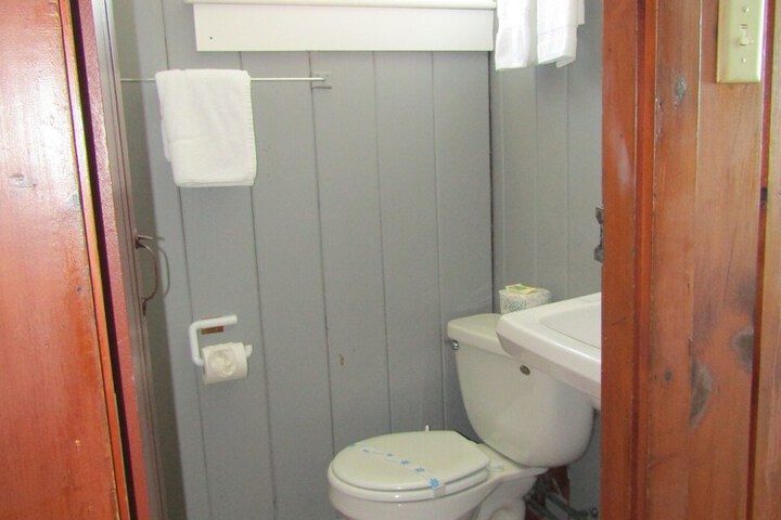 Room 176 of 219