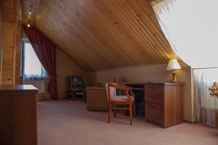 Room 4 of 72