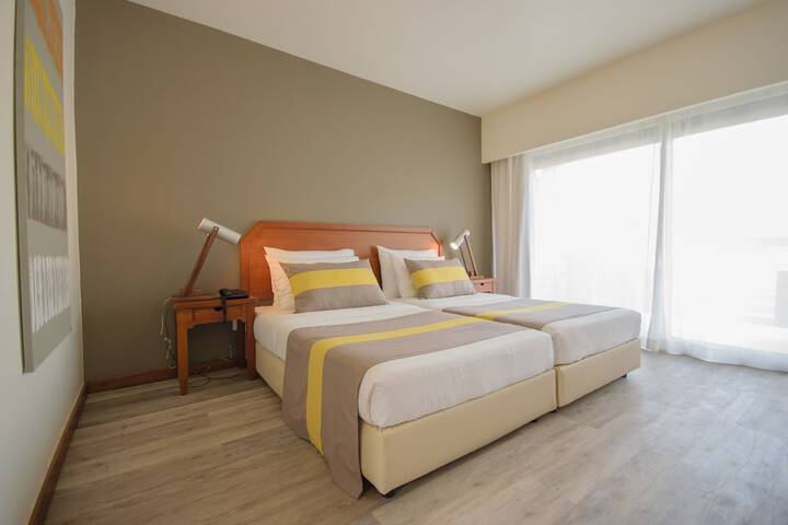Room 14 of 102