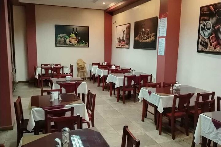 Dining 38 of 45