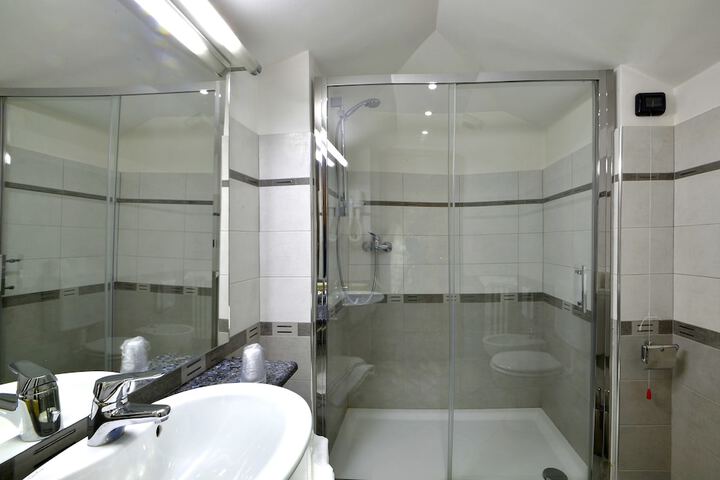Room 15 of 21