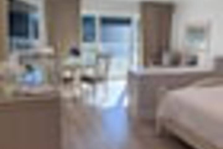 Room 305 of 549