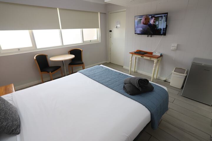 Room 85 of 199
