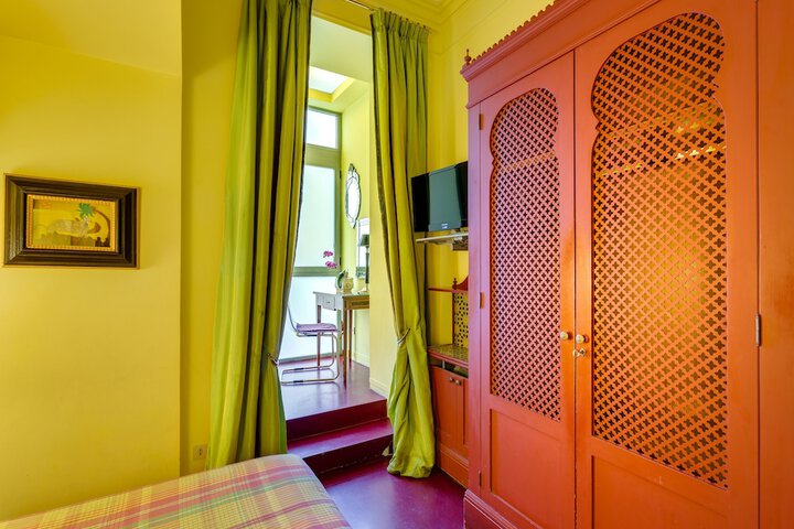 Room 16 of 27