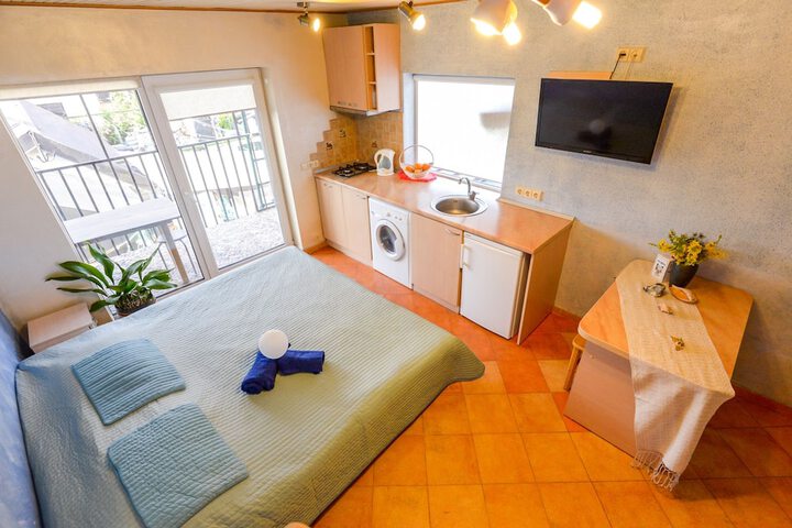 Room 2 of 97