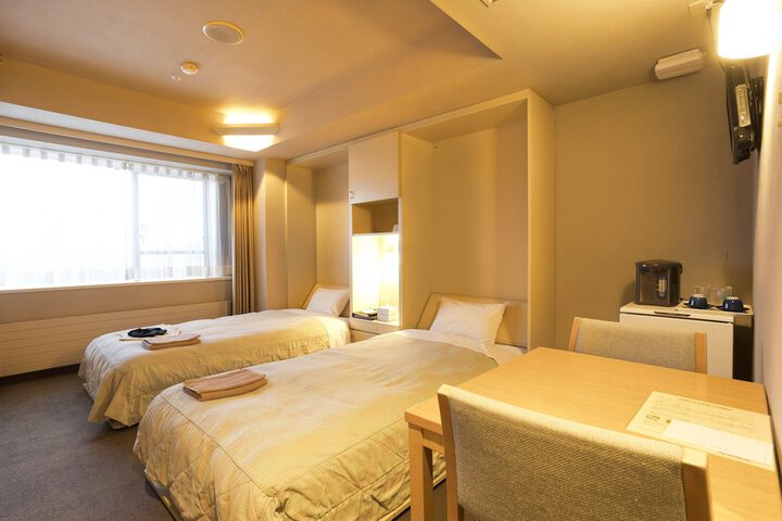 Room 18 of 108