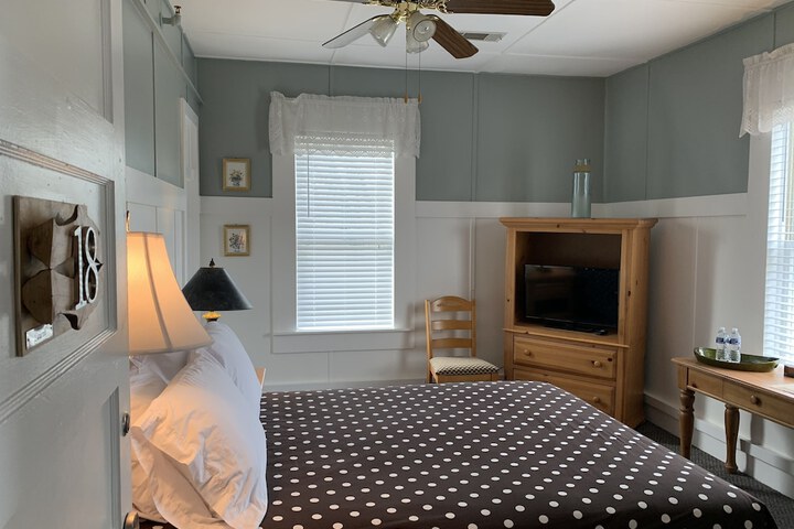 Traditional Double Room 1 Queen Bed Garden View (25 of 58)