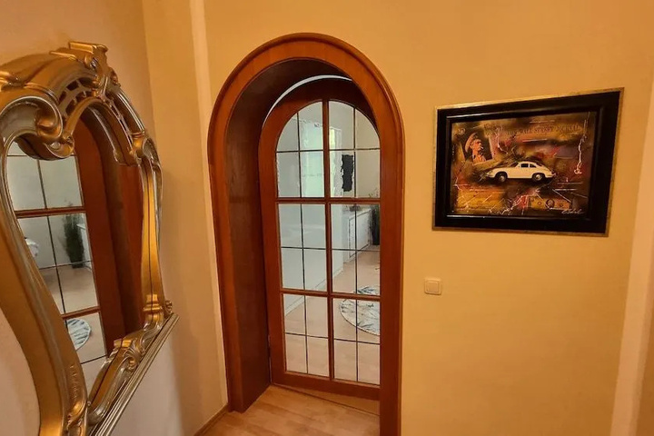 Room 7 of 11