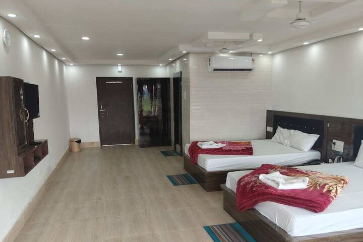 Room 10 of 48