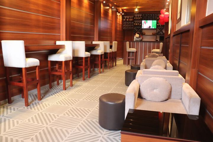 Lounge 40 of 47