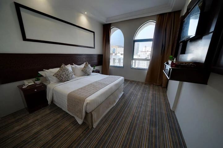 Room 6 of 11