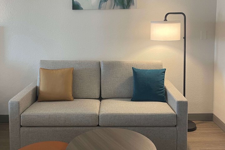 Room 19 of 38