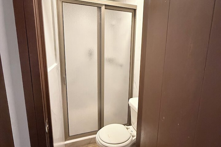 Room 25 of 28