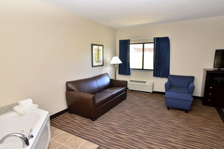 1 King Bed Suite (24 of 44)