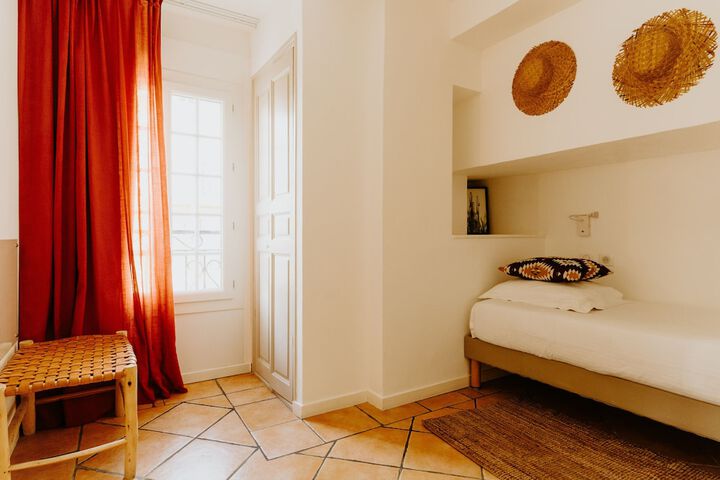 Room 30 of 83