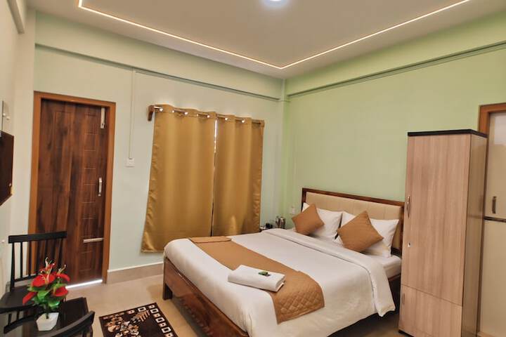 Room 4 of 12