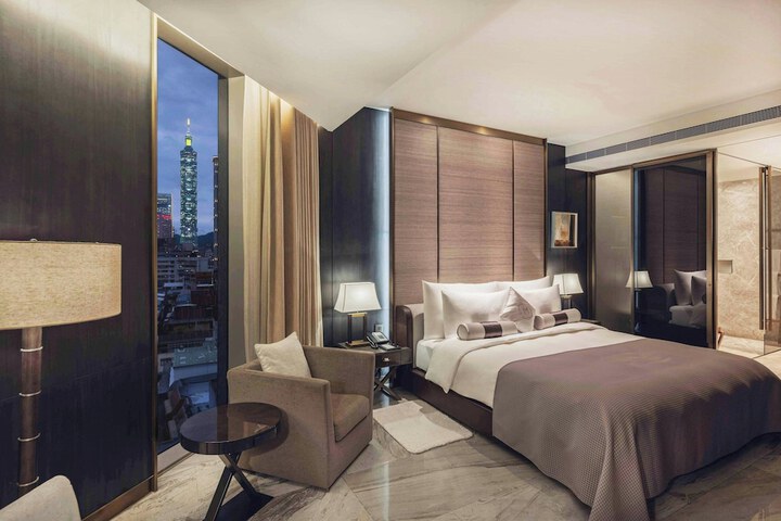 Room 14 of 80