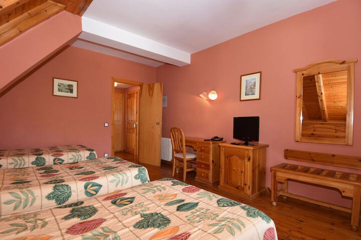 Room 8 of 33