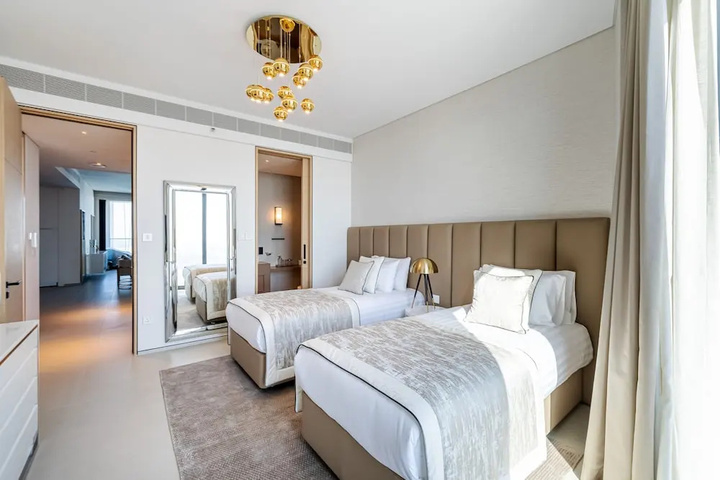 Room 2 of 8