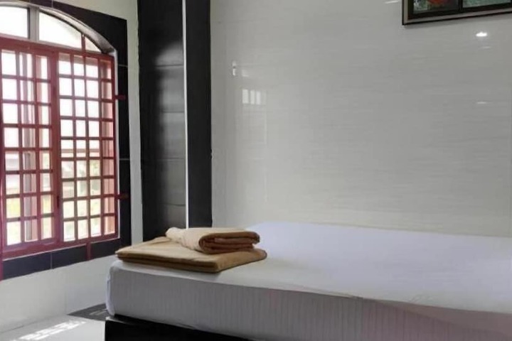 Room 5 of 14