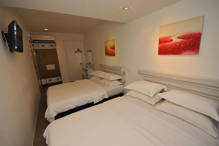 Room 18 of 48