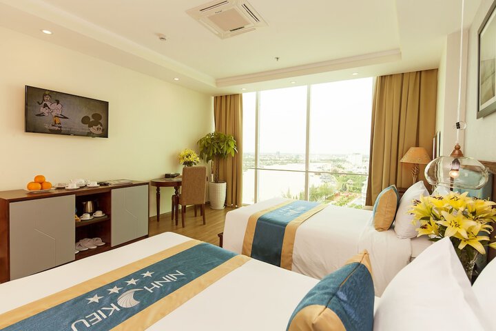 Room 36 of 90