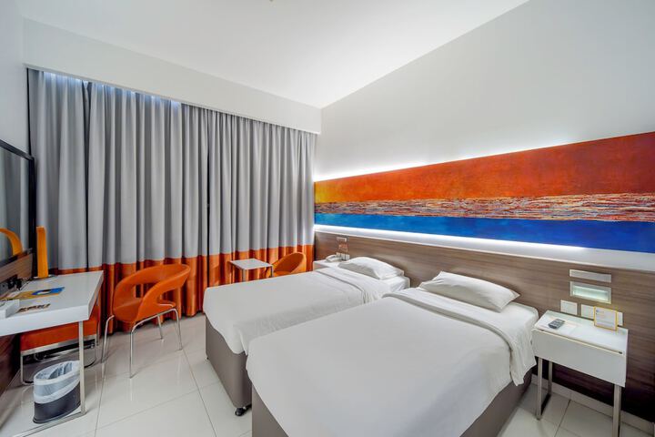 Room 10 of 25