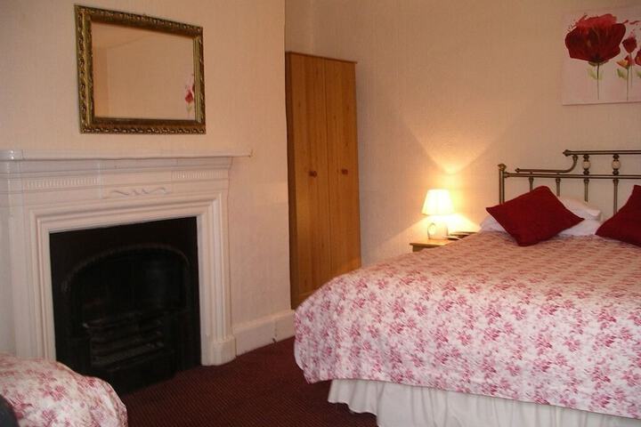 Room 5 of 16