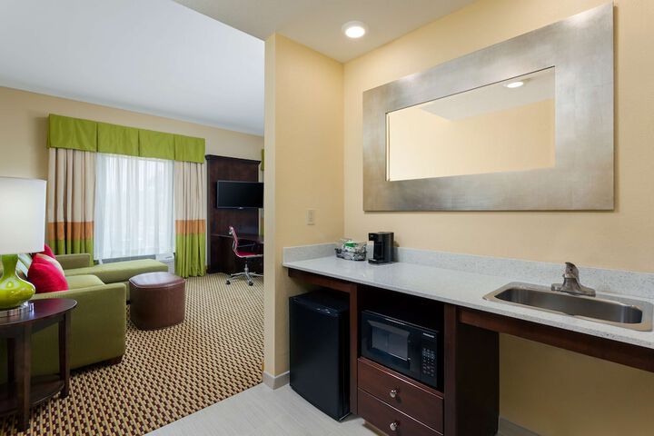 1 King Microwave, Refrigerator Wet Bar Studio Suite (1 of 3)